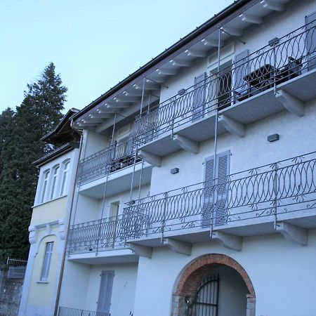 Appartamenti I Fiori Del Lago Laveno Exterior photo