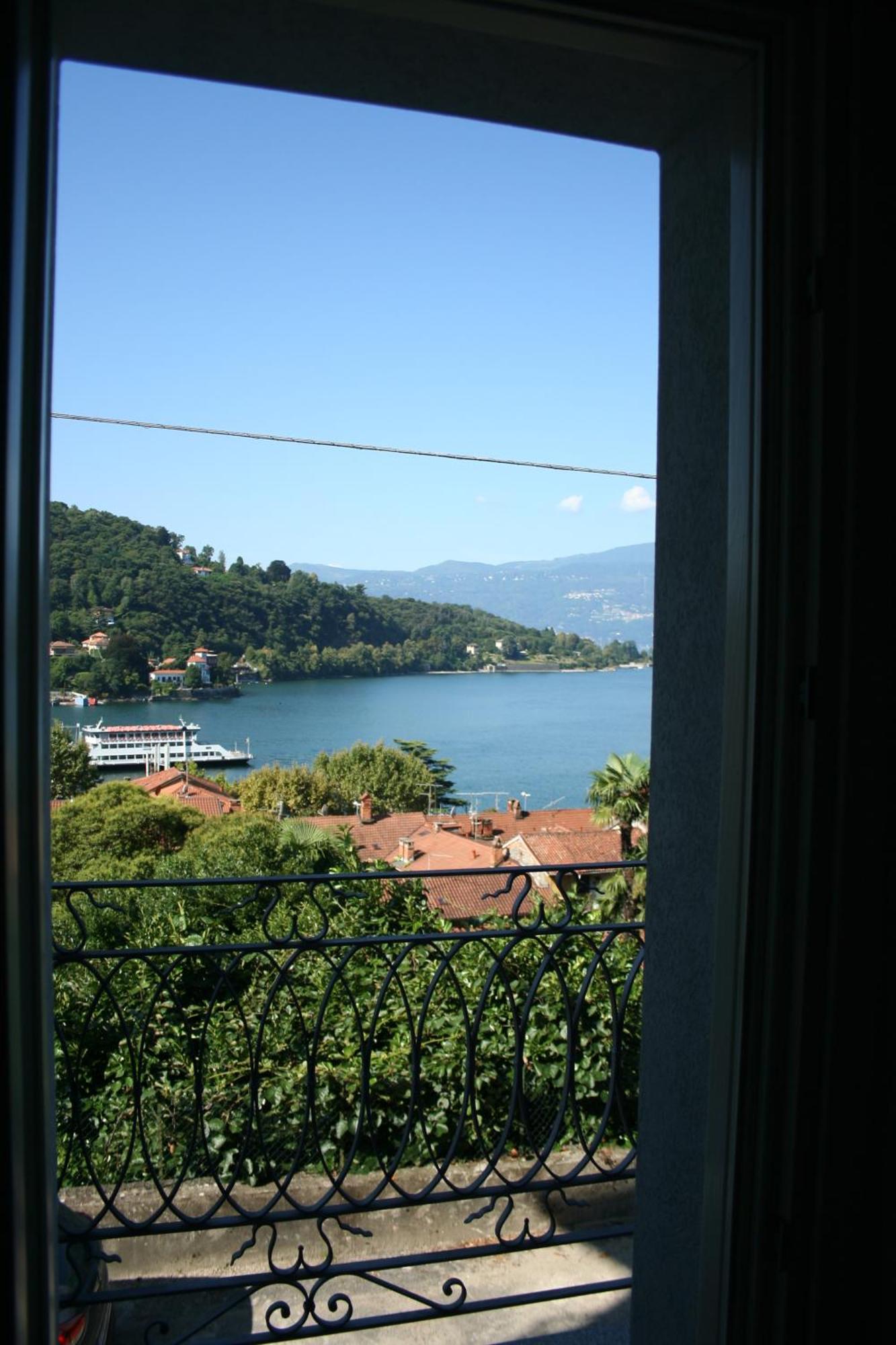 Appartamenti I Fiori Del Lago Laveno-Mombello Exterior photo