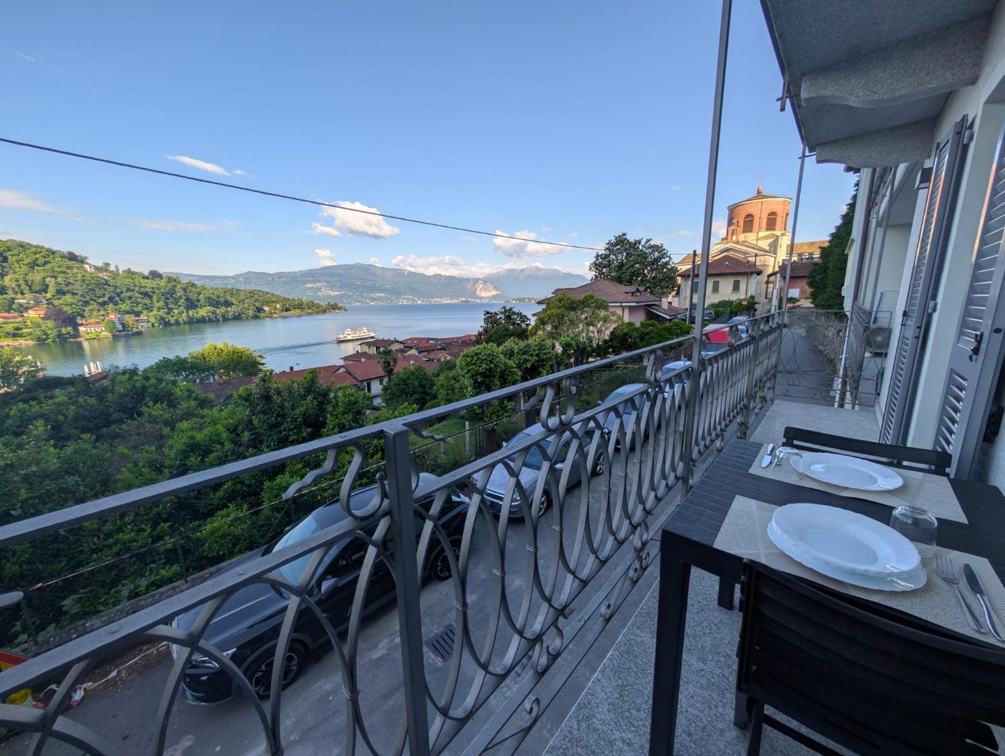 Appartamenti I Fiori Del Lago Laveno-Mombello Exterior photo